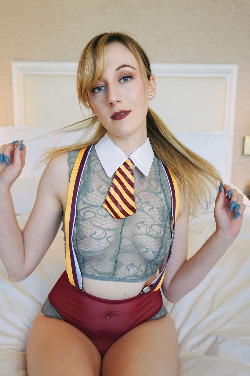 Hermione By Alana Andromed