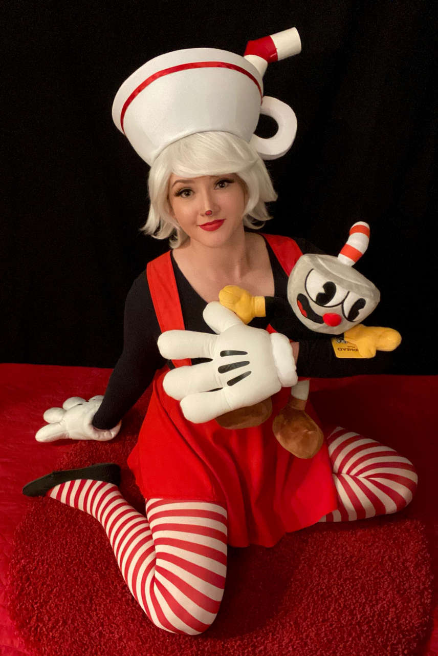 I Made This Wholesome Cuphead Cosplay I Hope You Like My Ridiculous Hat As Much As I Did