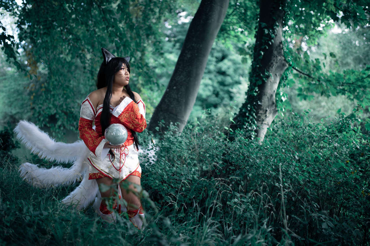 League Of Legends Ahri Cosplay