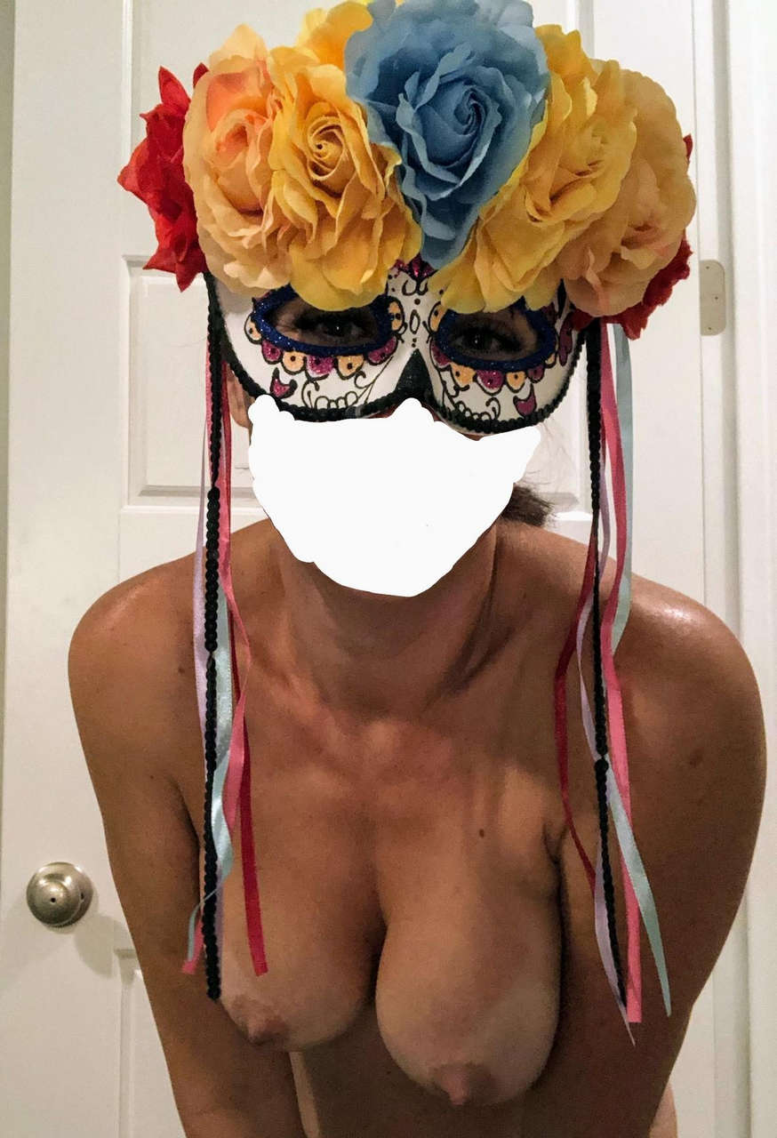 Who Wants To Cum And Play Dress Up This Frida