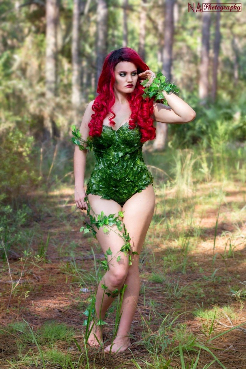 Character Poison Ivy From Batman Dc Univers