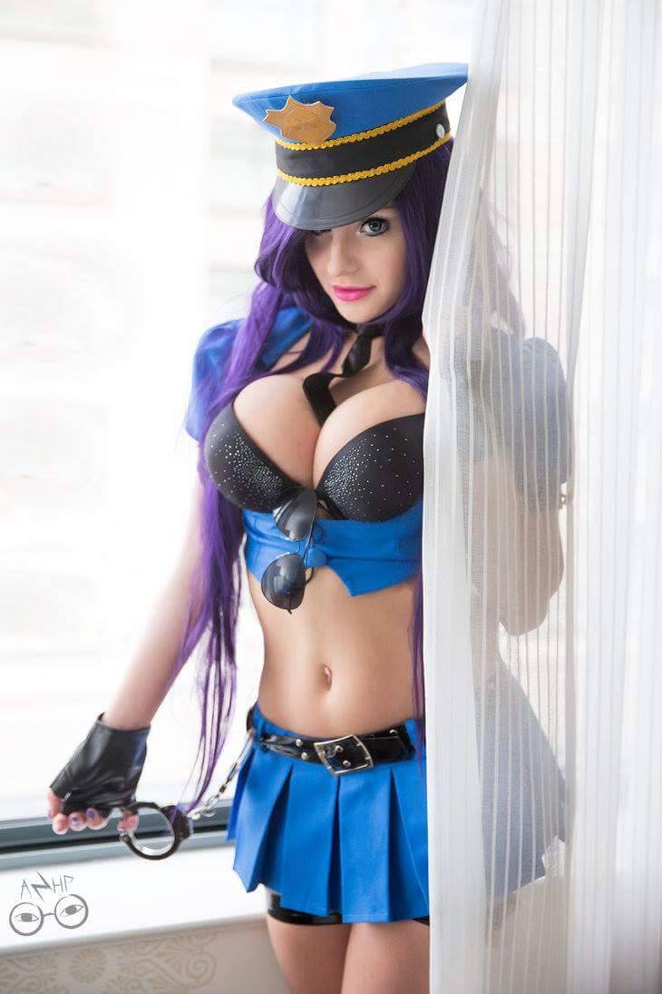 Kamikame Cosplay Officer Caitlyn From League O