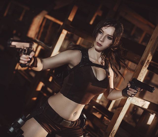 Lara Croft By Enji Night