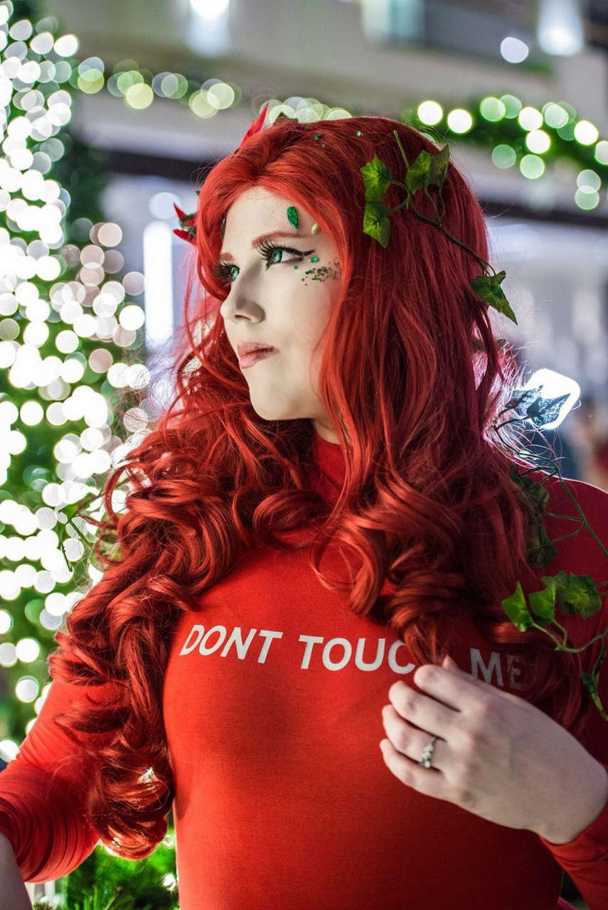 Poison Ivy But Make It The Holidays Edition Battyneko Cospla