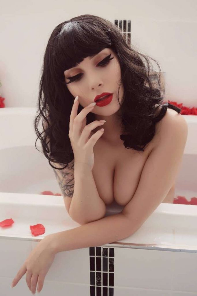 Beke Jacoba Nude Rose Petal Bath