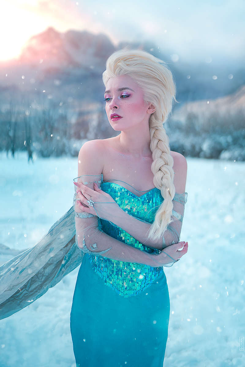 Elsa Cosplay By Wallflower Cosplaygirls Net