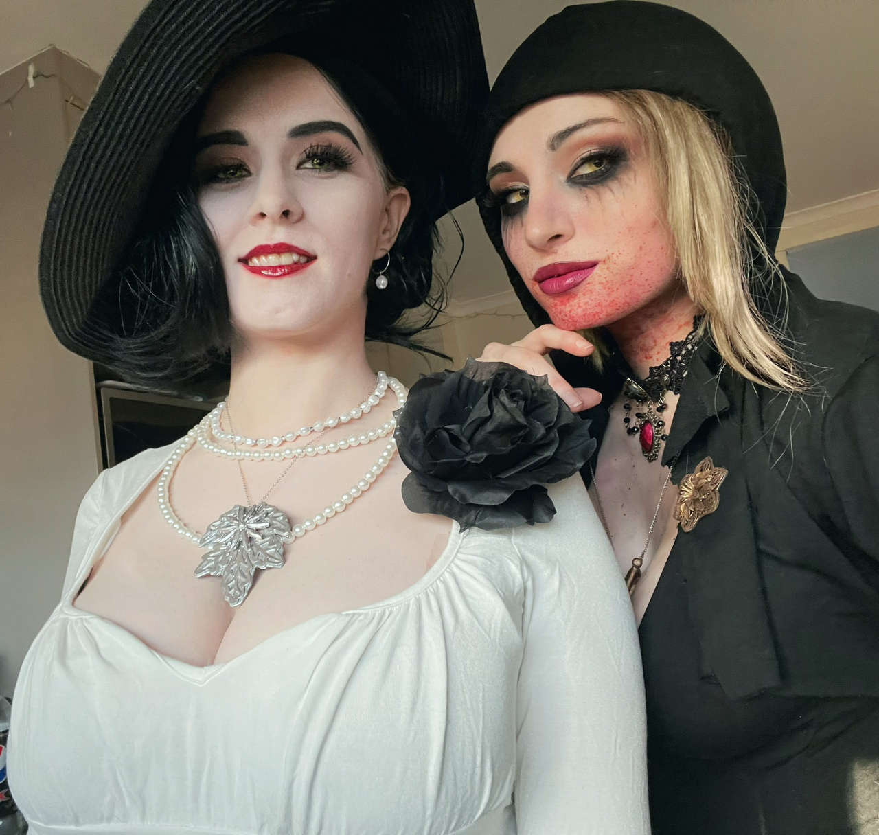 Kayla Erin And Gf As Lady Dimitrescu And Daughte