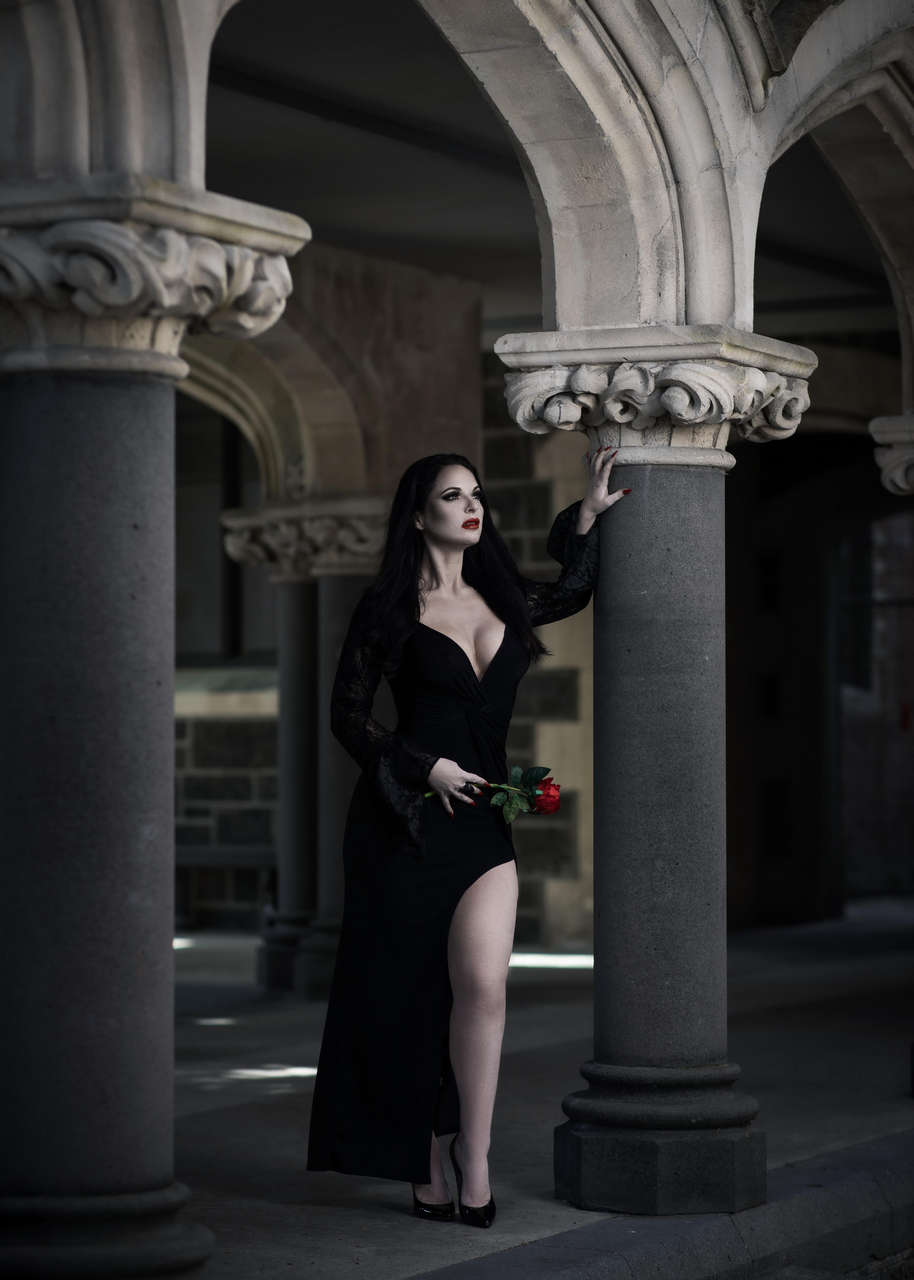 Swipe Morticia Addams By Chrissie Cosplay