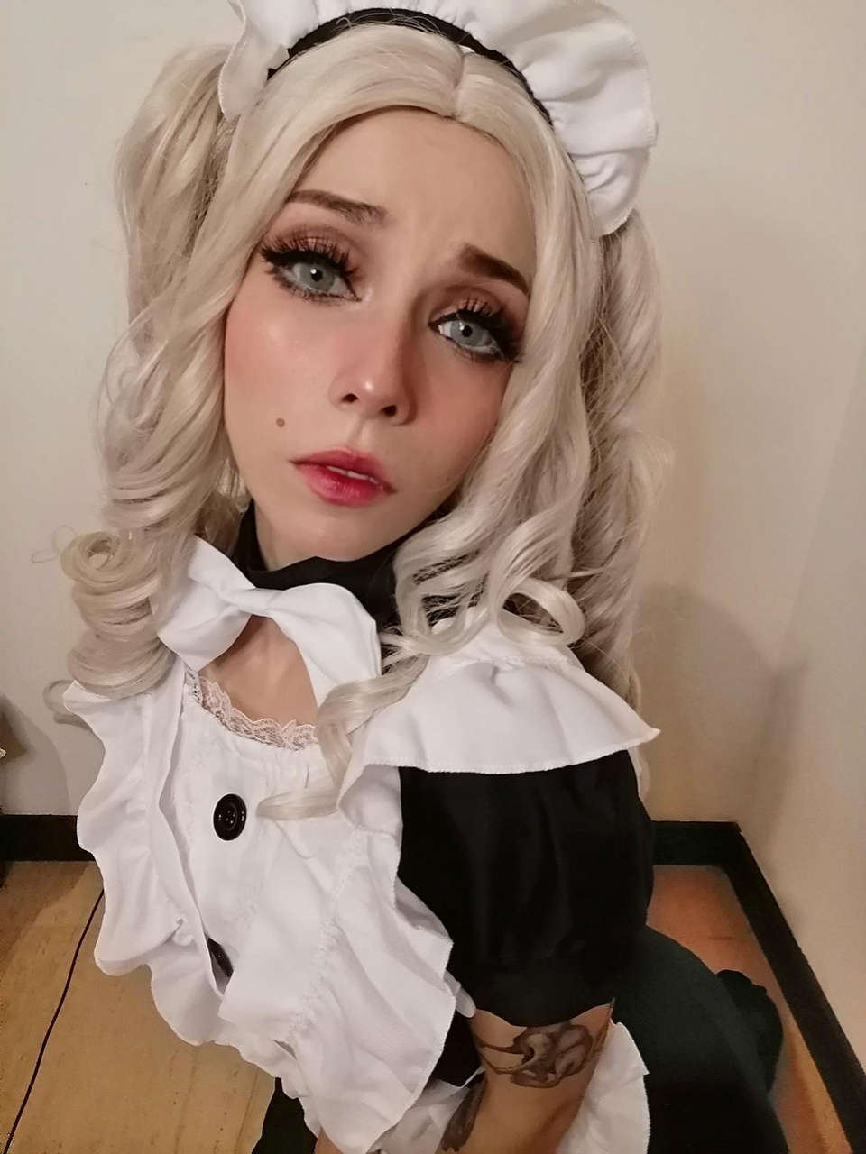 White Haired Maid Oc By Laura Check Comments For Lin
