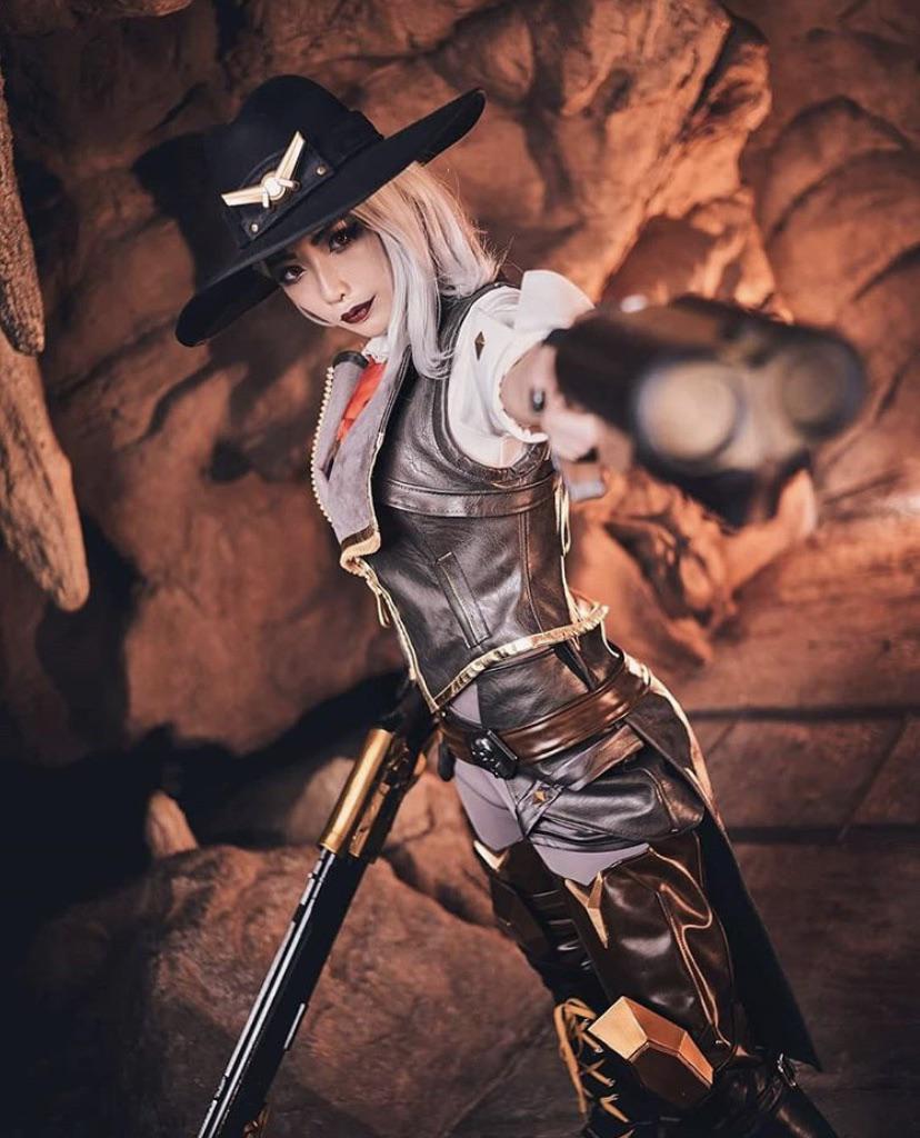 Ashe By Kiyocosplay I Love The Perspective Of This Phot