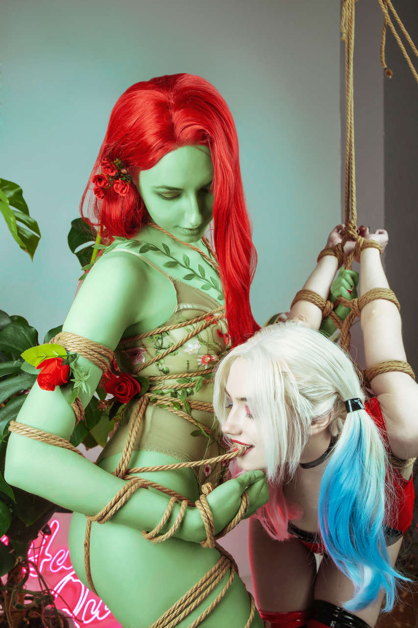 Ivy And Harley Decided To Try Shibari Cosplay By Truewolfy And Carryke