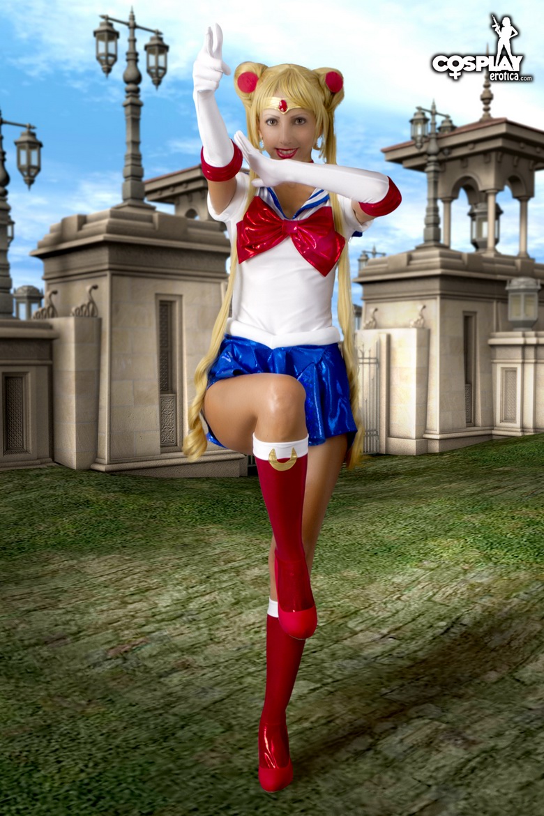 Leyla Sailor Moon Cosplay Erotica