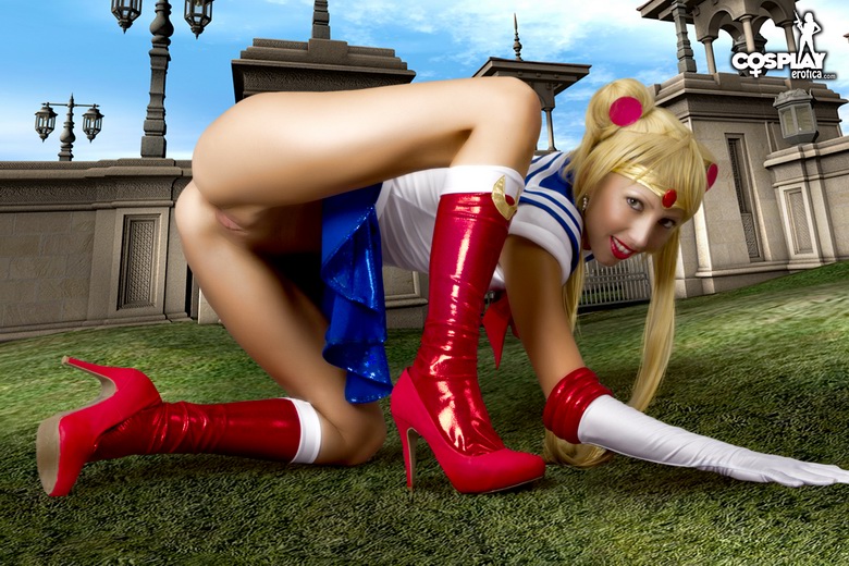Leyla Sailor Moon Cosplay Erotica