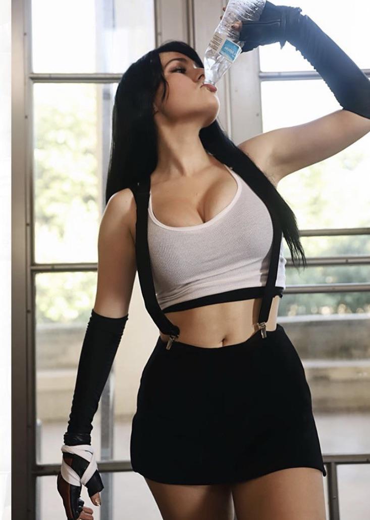Tifa Lockhart Knows How To Hydrate That Body This Is Omgcospla