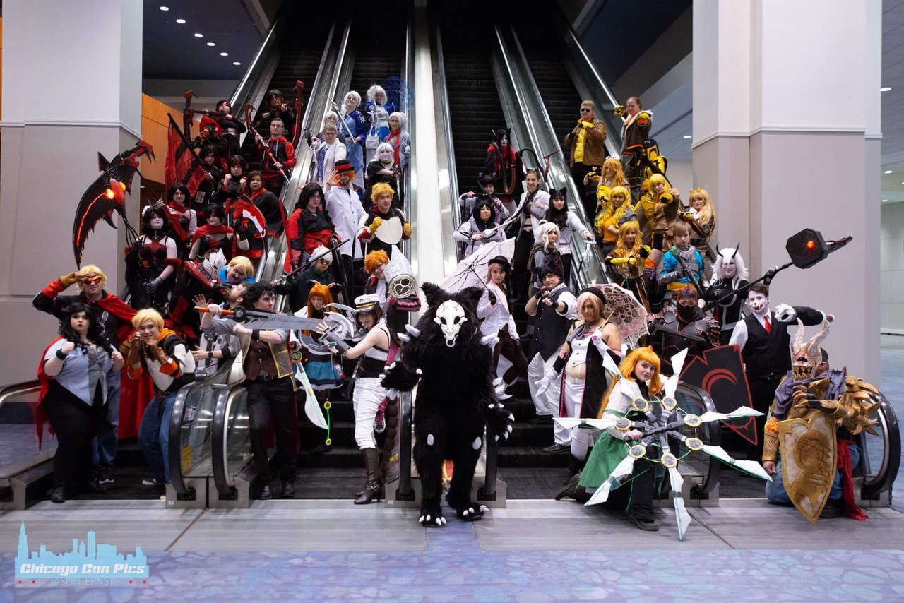 C2e2 Rwby Cosplay Group Pic Im The Beowolf In The Middl