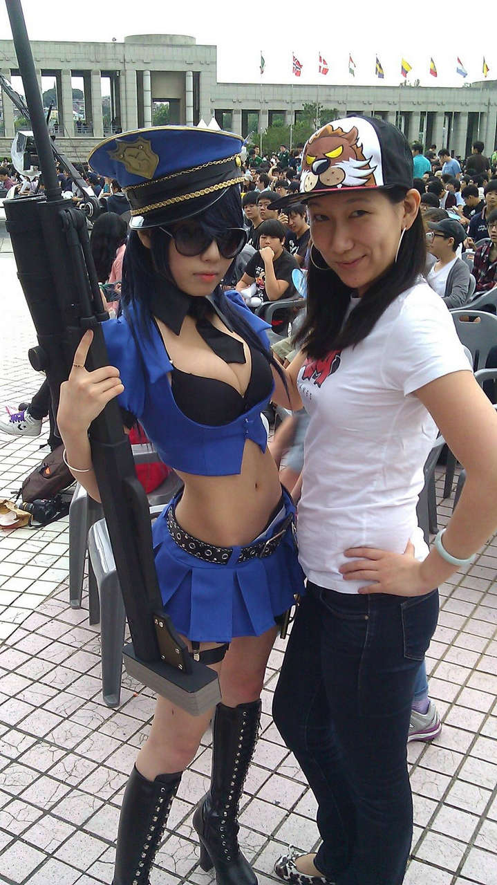 Caitlyn Cosplay At Ogn Finals With Riot Jenn