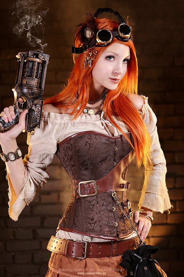 I Dont Know What Shes Cosplaying As But I Love The Steam Punk Loo