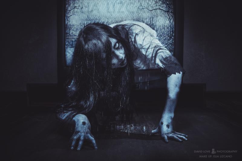 Photographer And Cosplayer Recreate Iconic Horror Movie