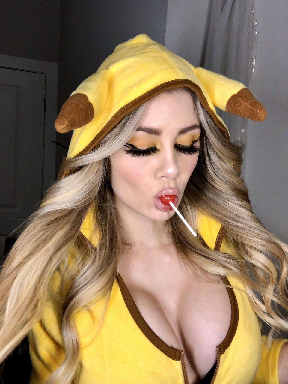 Pikachu Hoodie On Rachallda