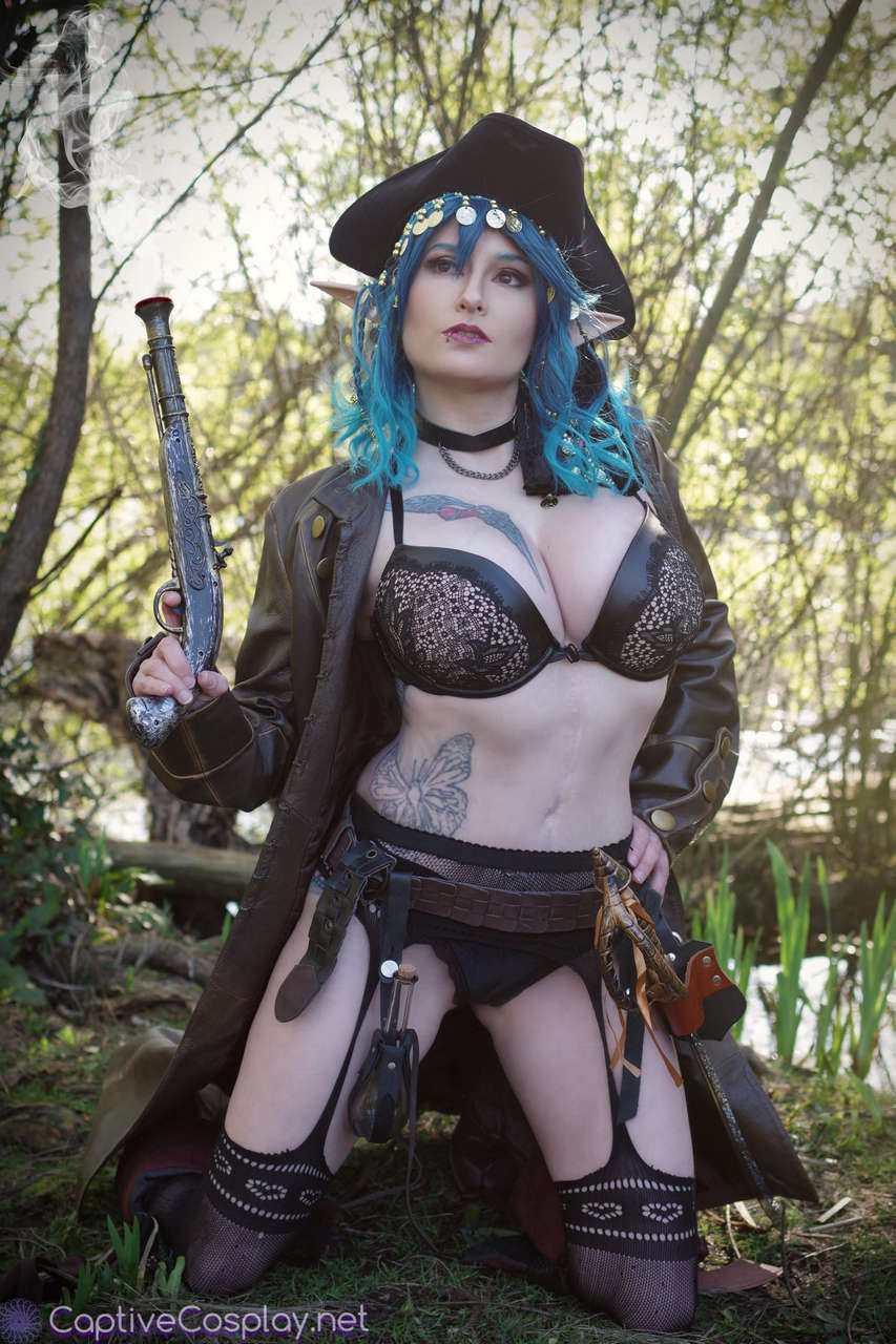 Self Any Roleplay Or Larp Fans What Do You Think Of My Elf Pirate By Captive Cospla