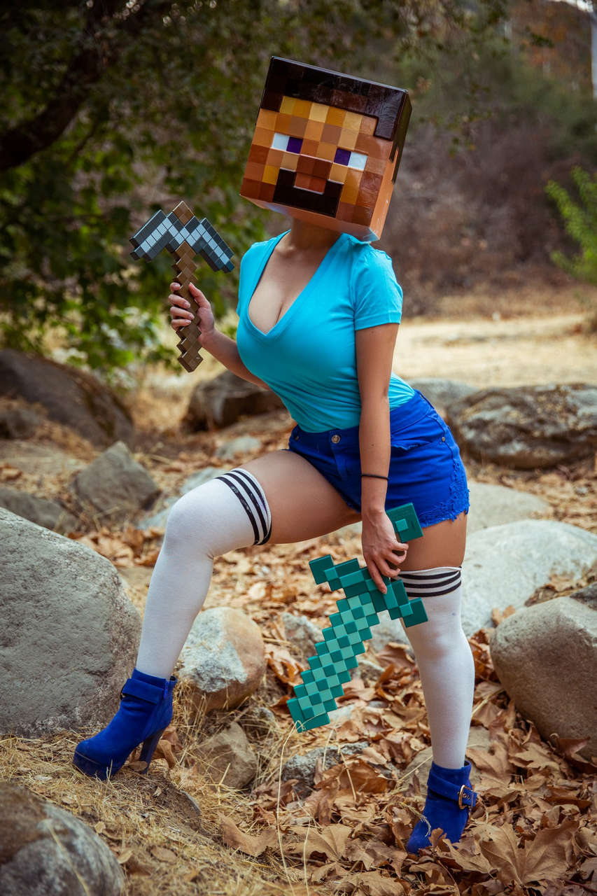 Thicc Steve Cosplay Minecraft Anybody Knows The Cosplayer 0