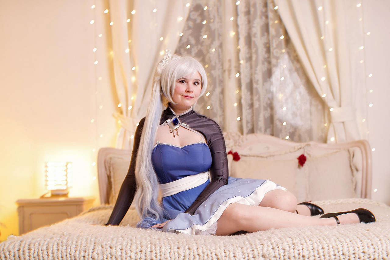 Volume 5 Weiss Cosplay By Mysel