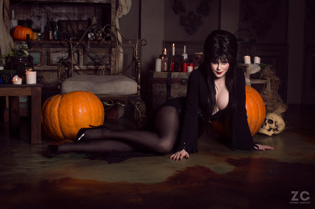 Halloween Elvira Mistress Of The Dar