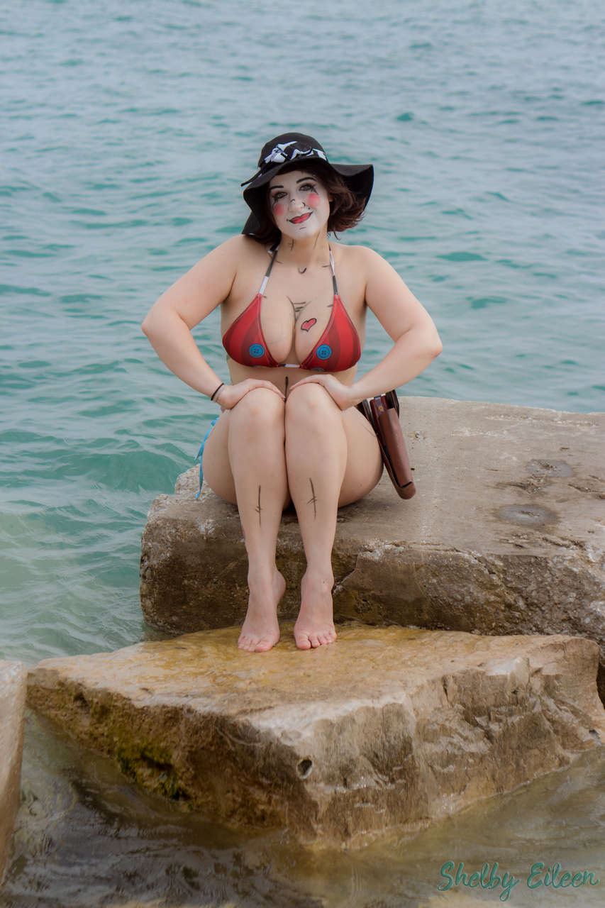 Love My Curves In My Mad Moxxi Bikini Shelby Eileen Sel