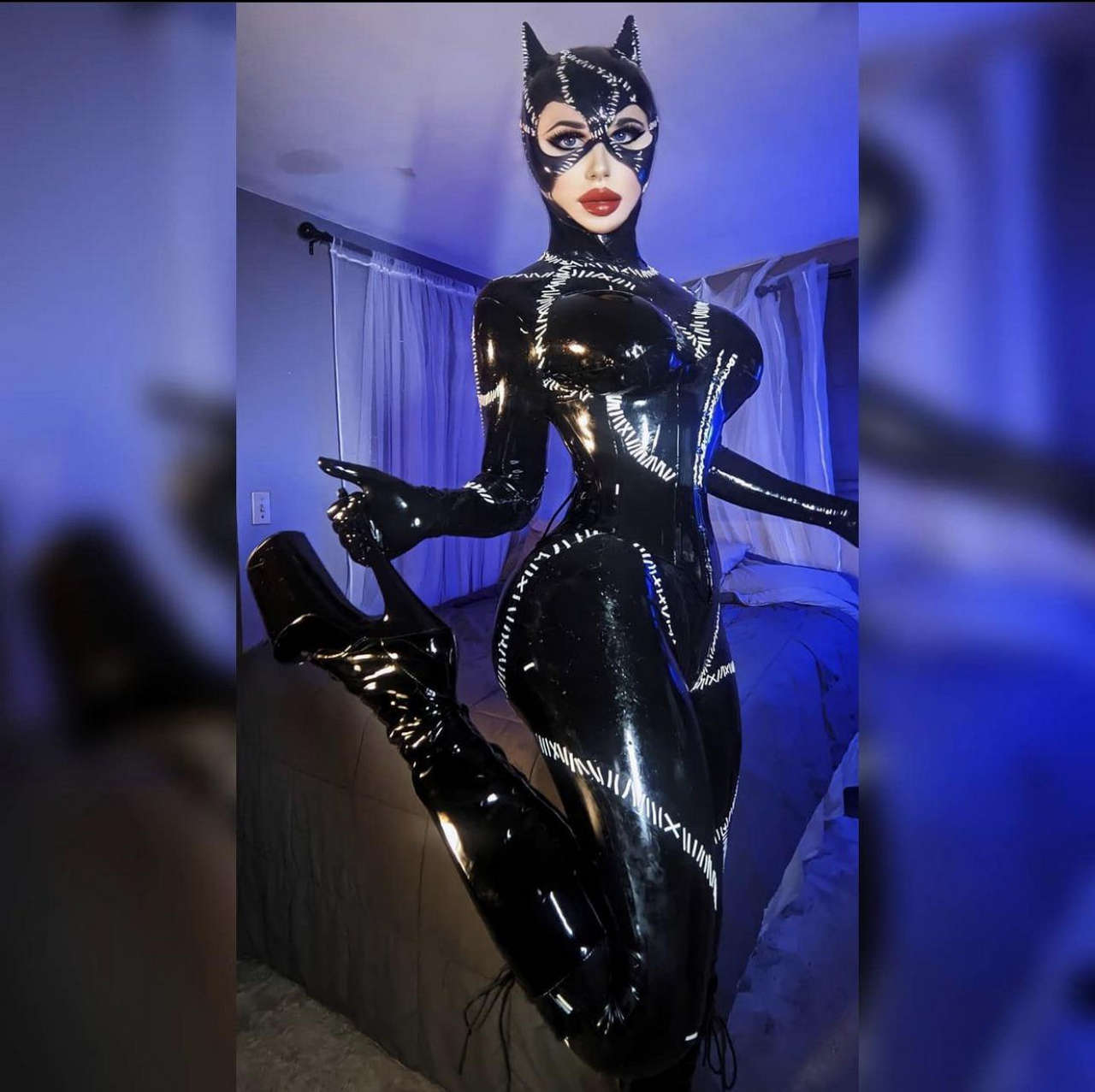 Catwoman By Paralllaxu