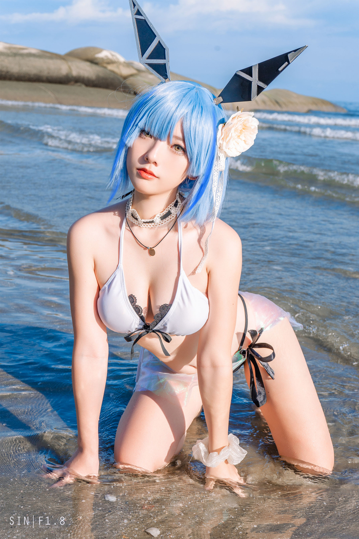 Cos Benefits Messie Huang Gascogne Swimsuit Photo Set