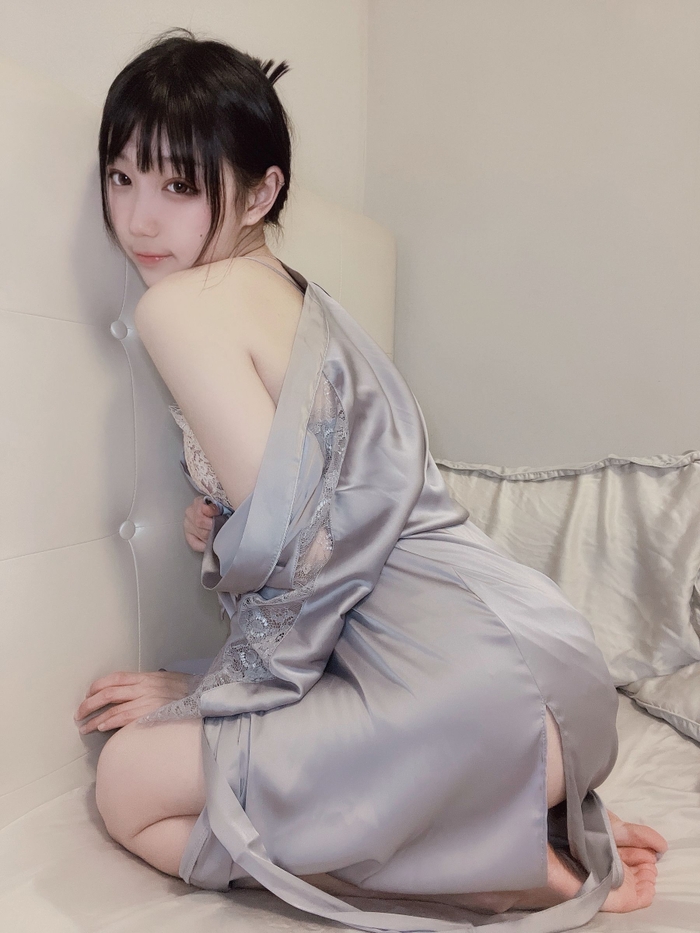 Cos Welfare Zhou Qi Is A Cute Rabbit This Nights Dressing Gown Photo Set