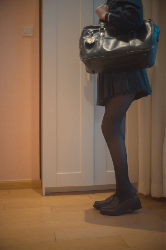 Kihana Kaoru Kore Hero 22 Super Miniska Black Pantymus Schoolgirl Disguise Play