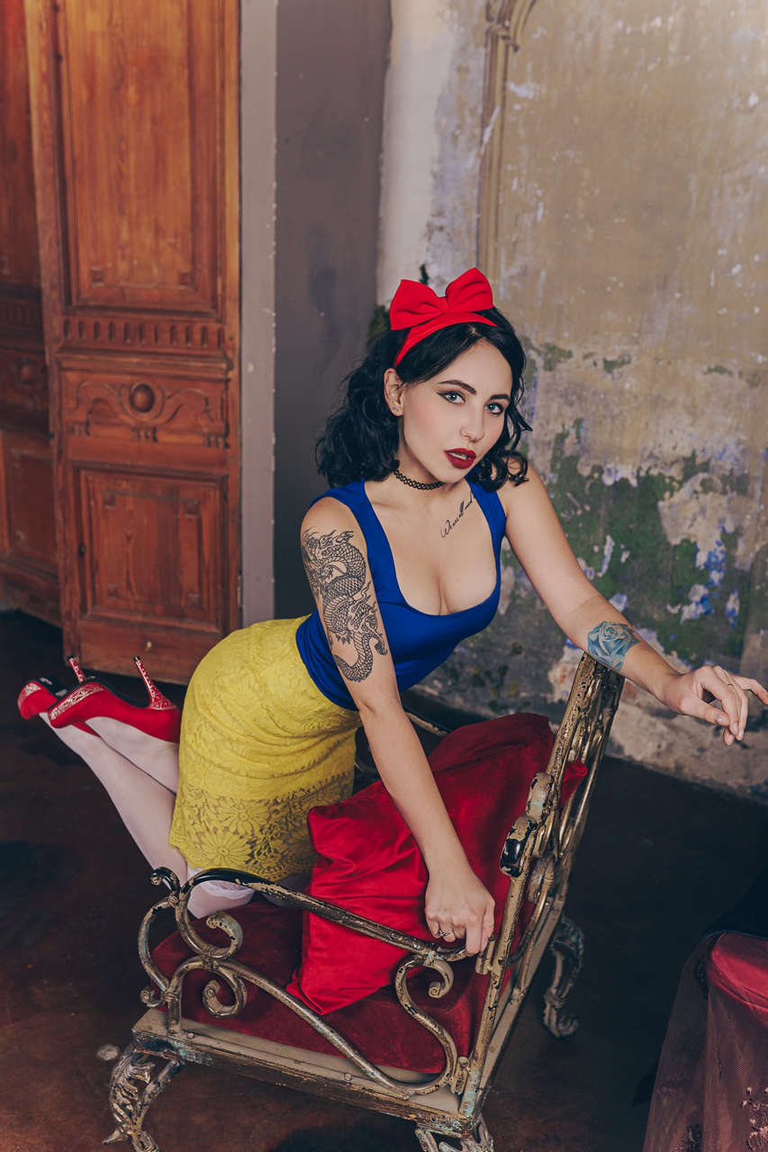 Snow White By Bella Mu