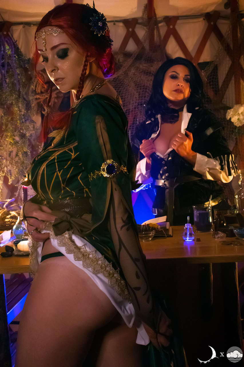 Triss And Yennefer By Cloudedcalypso And Lunaraecosplay Sel