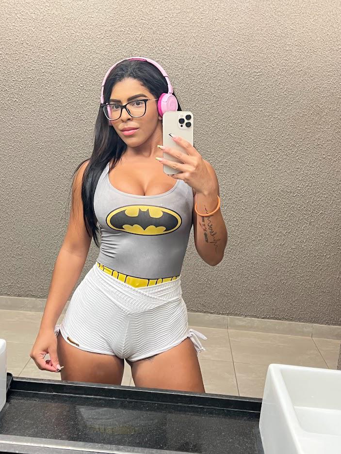 So Hot In The Gym Batgirl By Victori