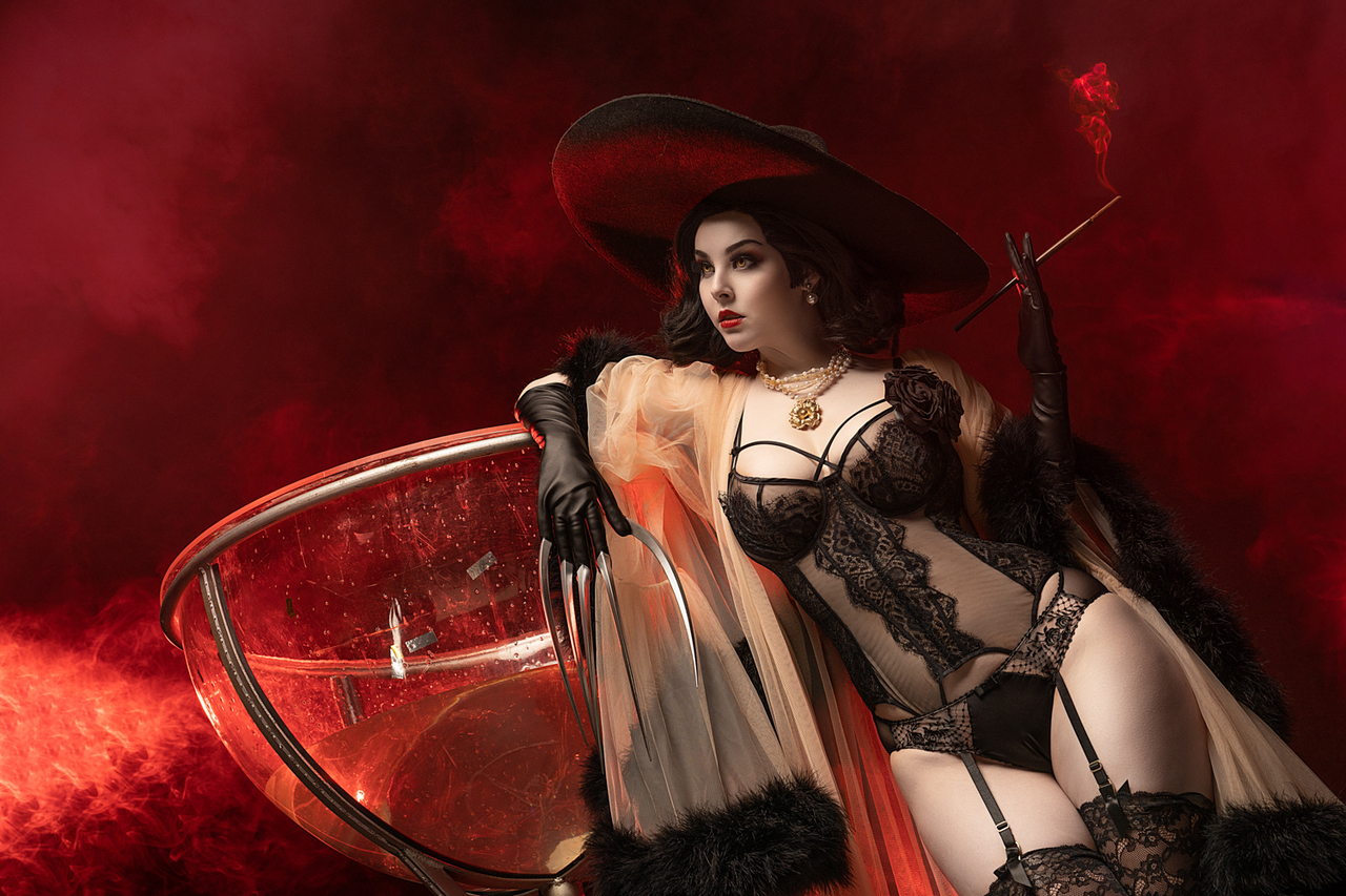 Burlesque Dimitrescu Cosplay By Helly Valentin