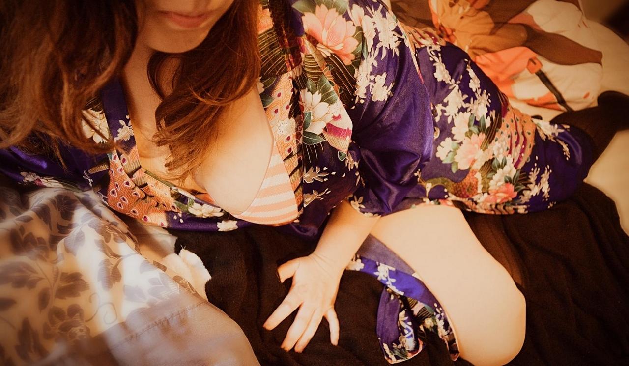 Hot Springs Kimono Girl Sel