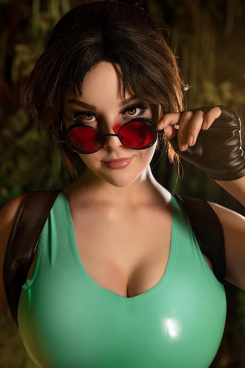 Lara Croft Cosplay By Helly Valentin
