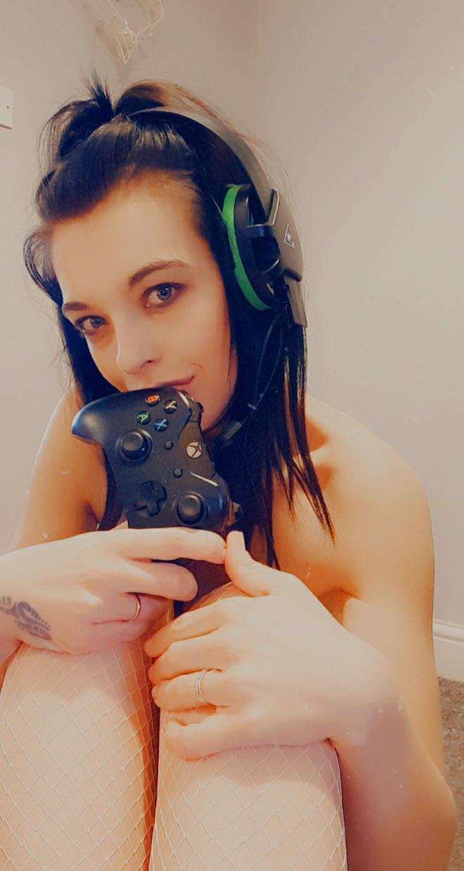 Naked Gamer Come And Pla