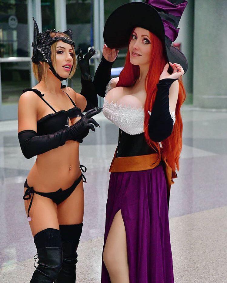 Liz Katz And Alina Masquerade As Keyhole Lingerie Cawoman And Sorceress From Dragons Crow