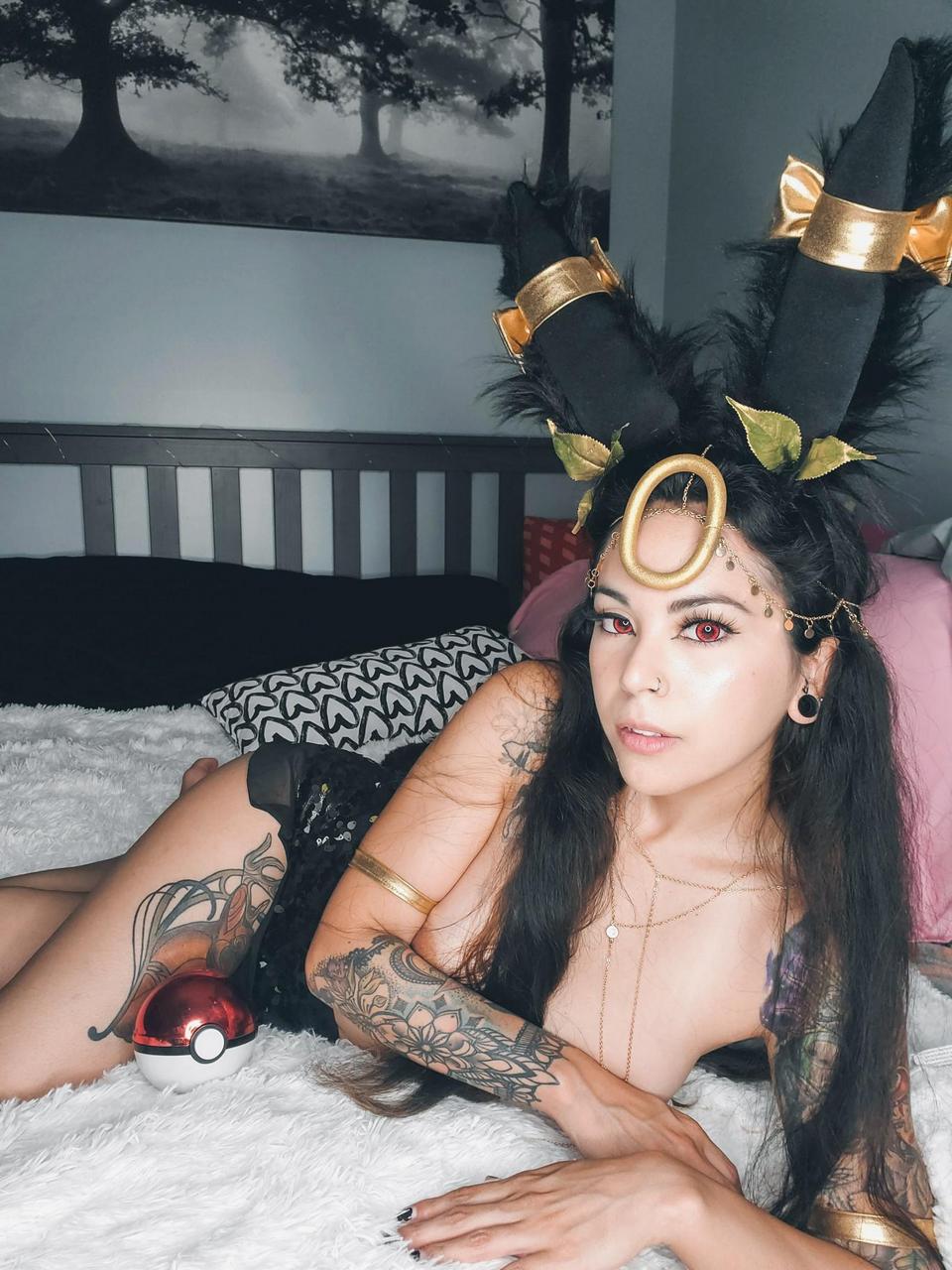 My Friends Umbreon Cosplay Should She Make A Reddit Accoun