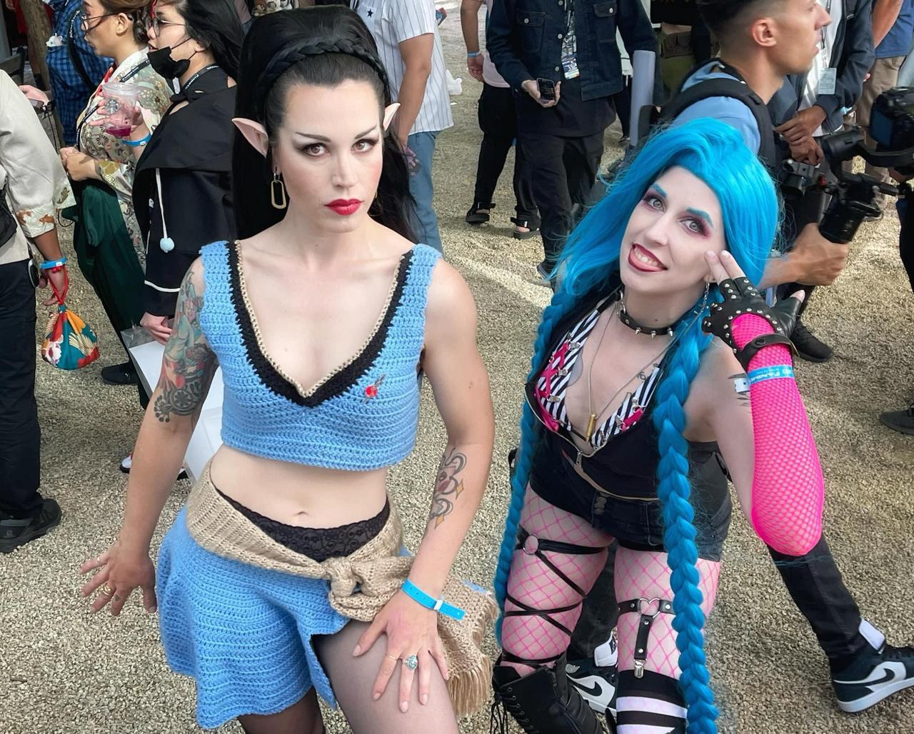 Elizabeth Thorn And Tea Rex As Star Trek Medical Officer And Jinx From Fanimecon 202