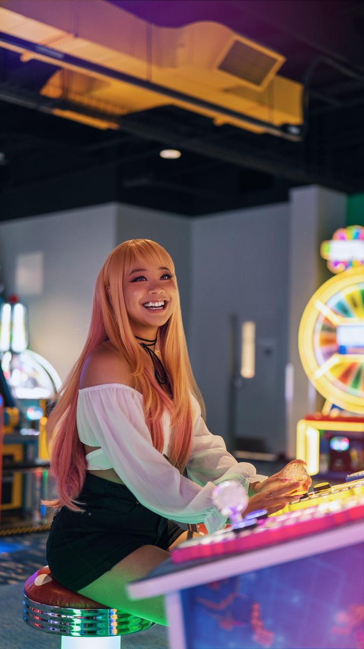 Marin Kitagawa At An Arcade Sel