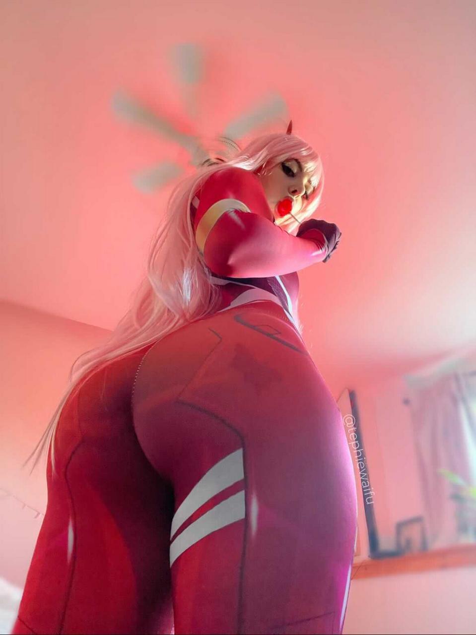 What Are You Doing Back There Zero Two Cosplay By Tephiewaif