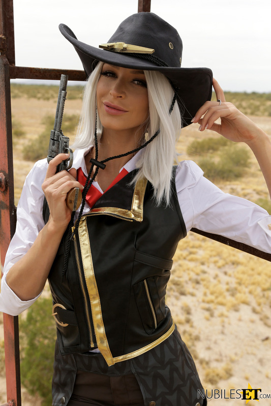 Ashe From Overwatch By Emma Hi