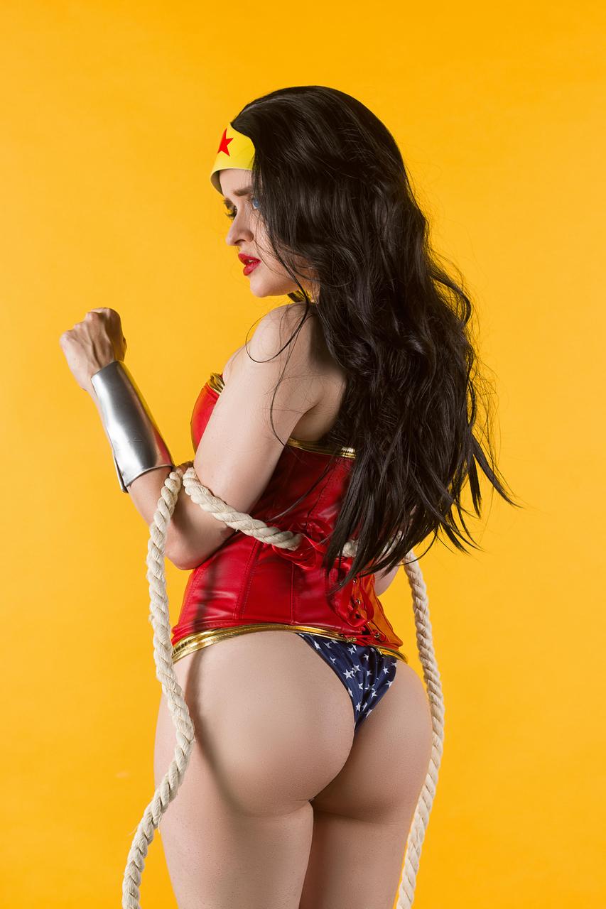 Cosplay Wonder Woman From Dc Comics By Mimacospla