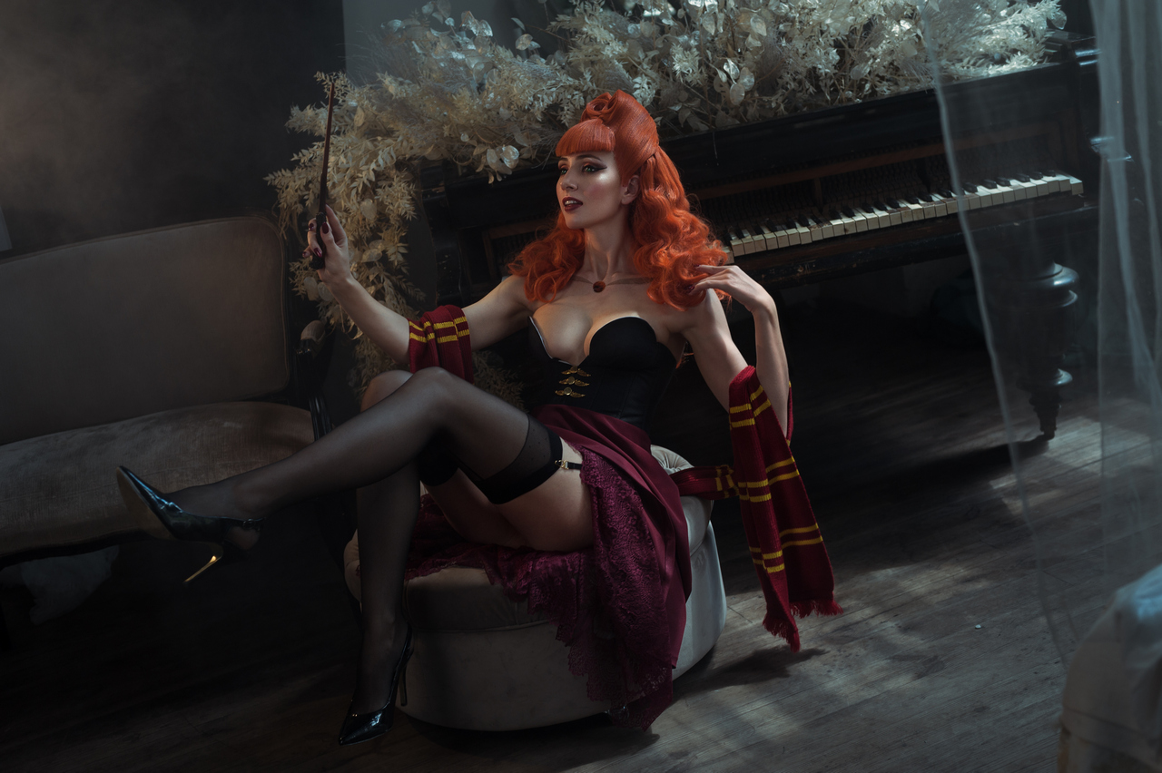 Gryffindor Pin Up Girl Cosplay By Bellatrixaide