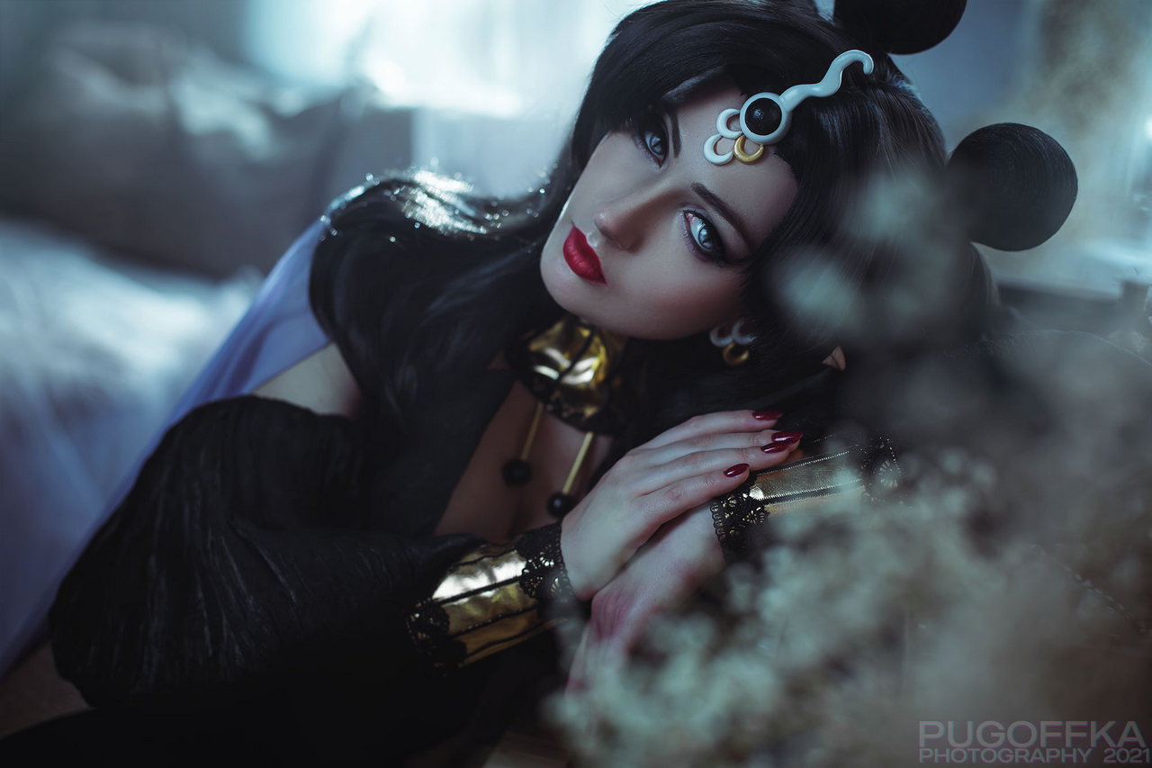 Nehelenia From Sailor Moon Cosplay By Bellatrixaide