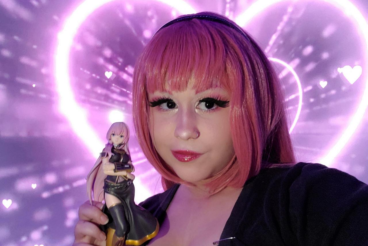 Posing With Lil Me Megurine Luka Casual Cosplay By Me Alice Moo