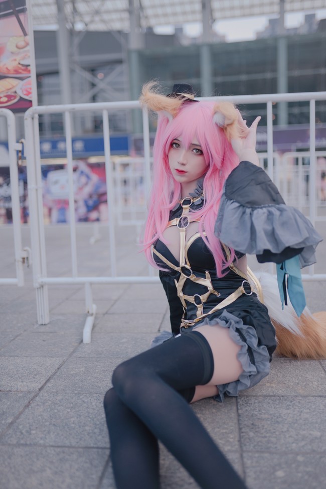 The Magic Suit Of The Jet Black In Front Of Tamamo